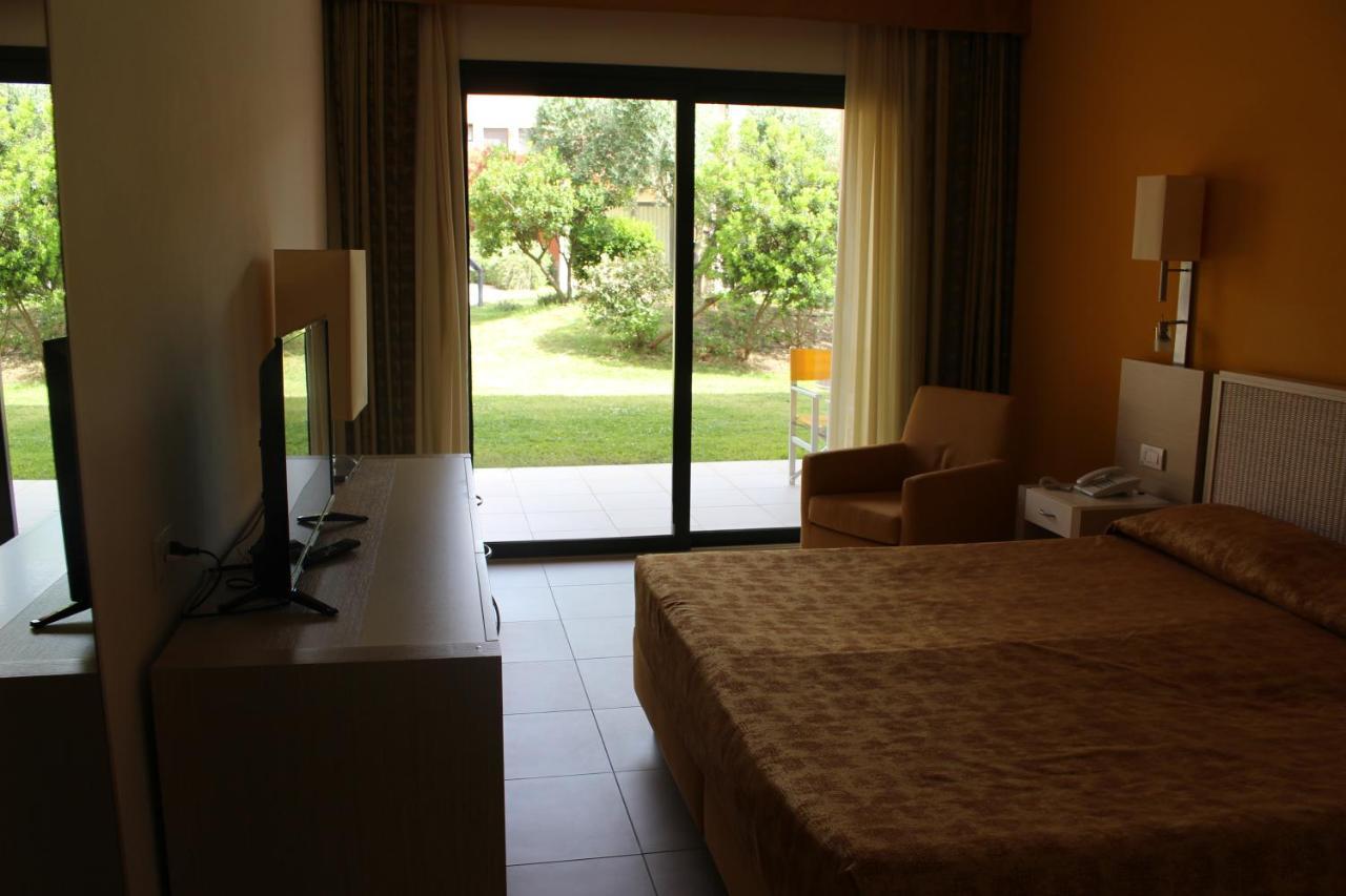 Futura Club Baja Bianca Hotel San Teodoro  Buitenkant foto