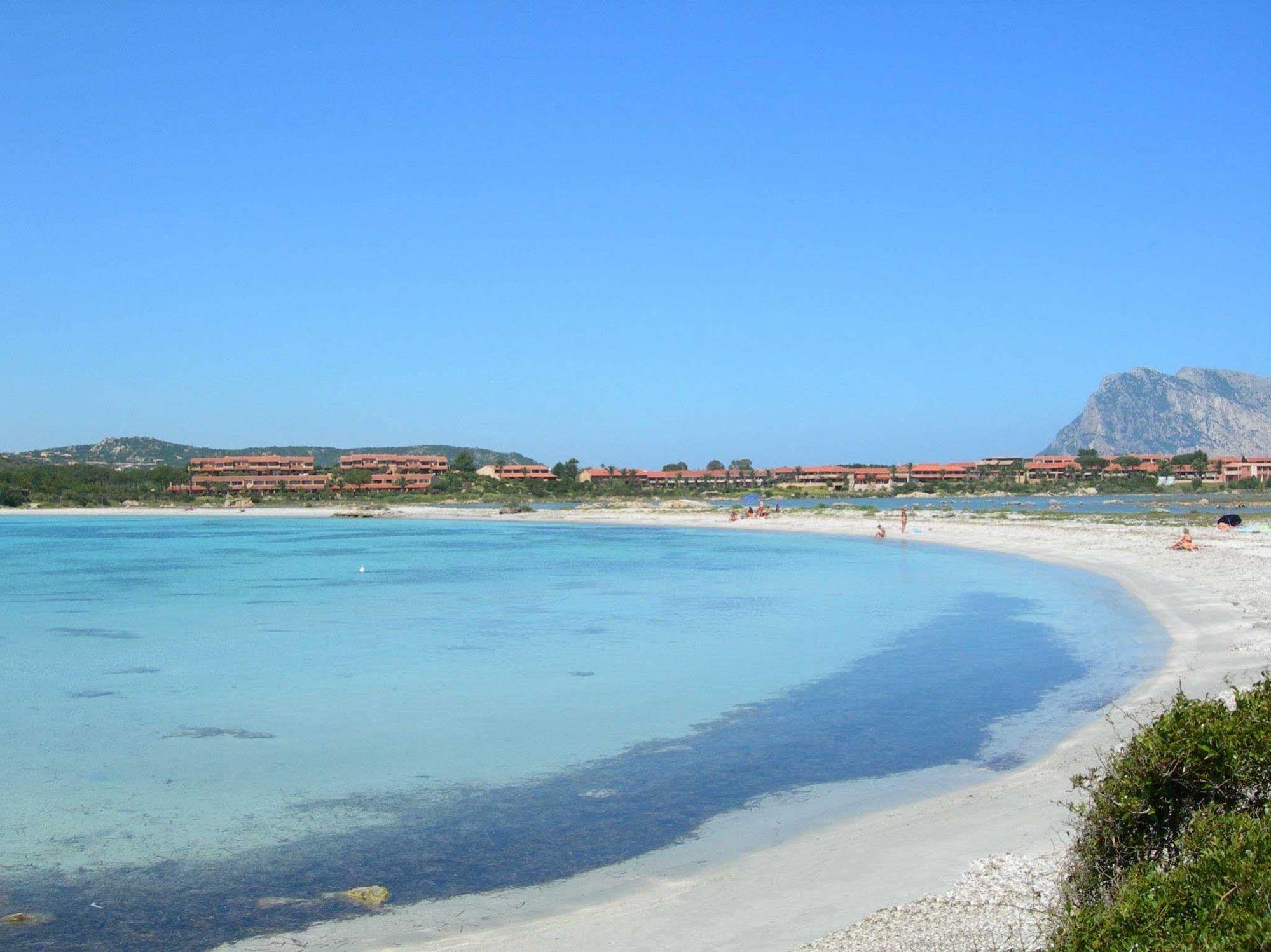 Futura Club Baja Bianca Hotel San Teodoro  Buitenkant foto