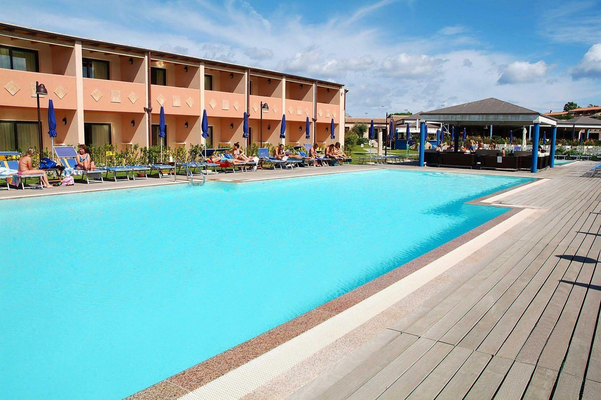 Futura Club Baja Bianca Hotel San Teodoro  Buitenkant foto