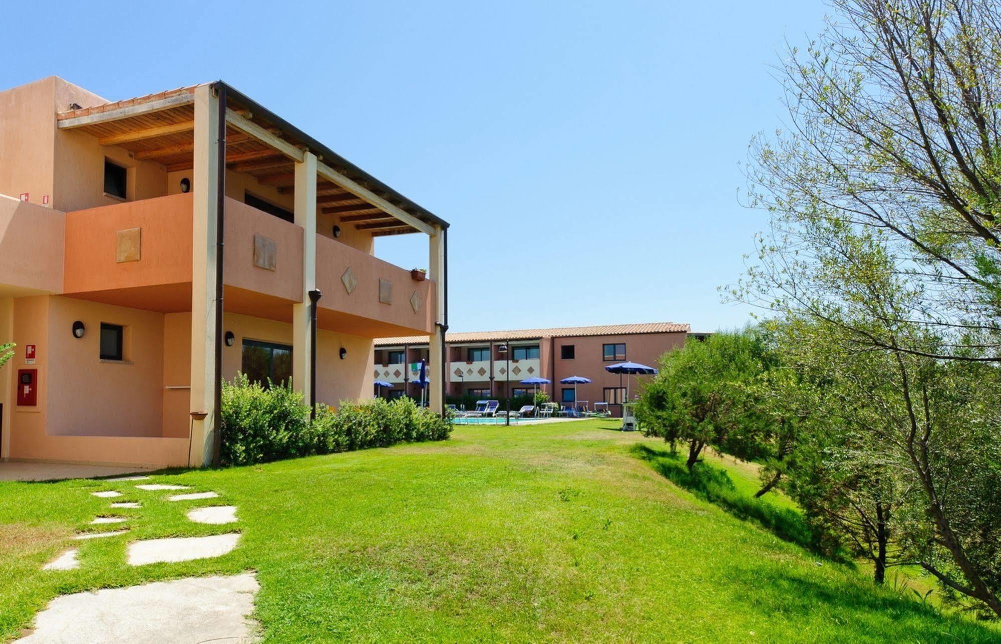 Futura Club Baja Bianca Hotel San Teodoro  Buitenkant foto